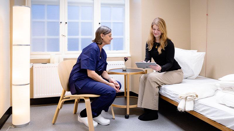 Fertility doctor answering a single womans questions about fertility treatment